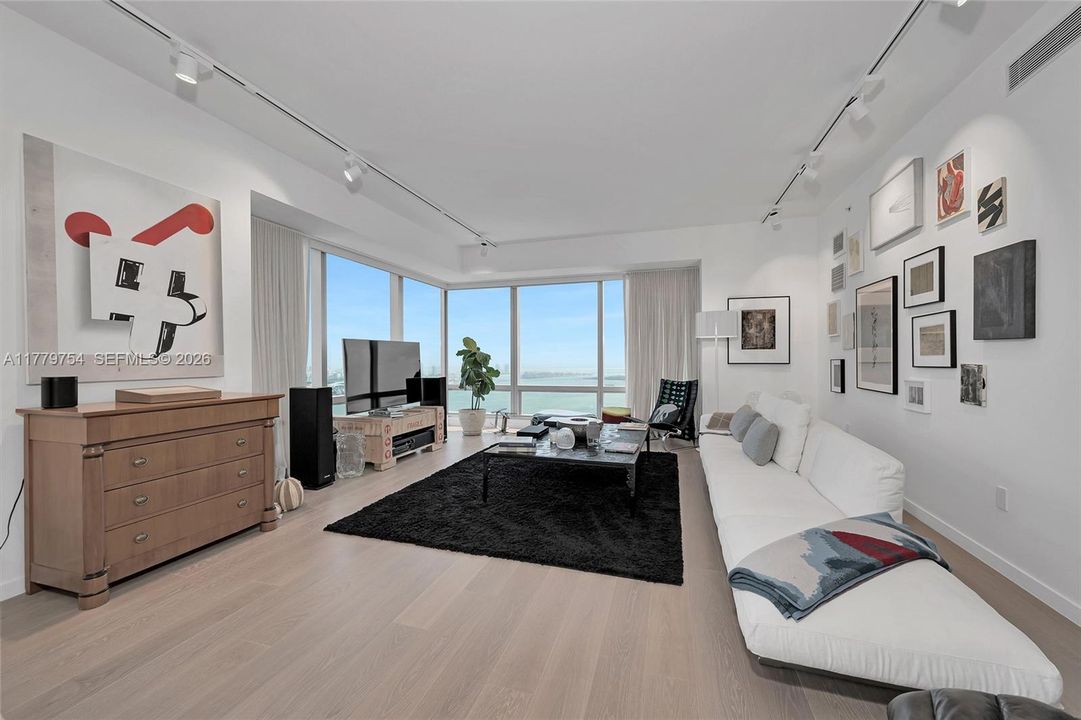 For Sale: $4,650,000 (3 beds, 3 baths, 2738 Square Feet)