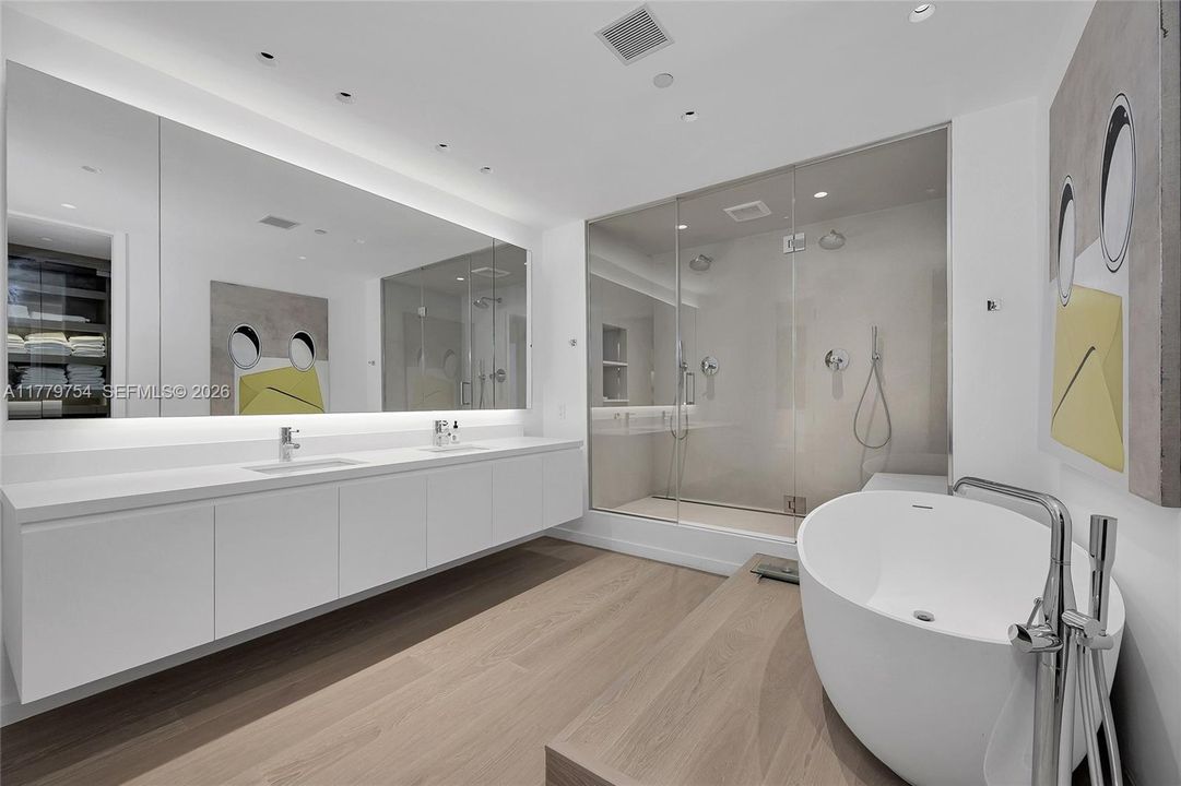 For Sale: $4,650,000 (3 beds, 3 baths, 2738 Square Feet)