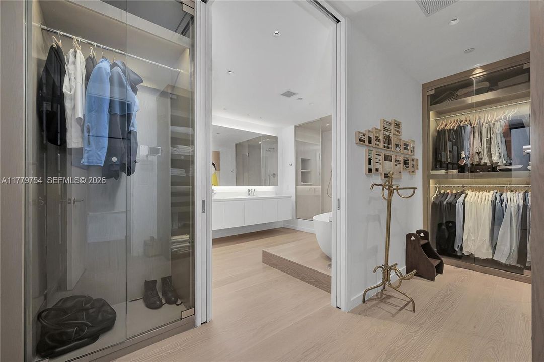 For Sale: $4,650,000 (3 beds, 3 baths, 2738 Square Feet)