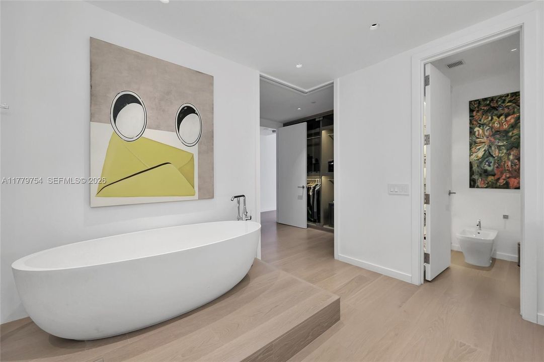 For Sale: $4,650,000 (3 beds, 3 baths, 2738 Square Feet)