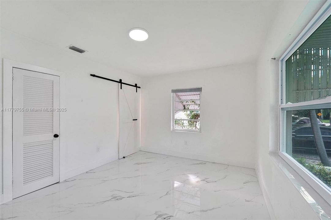 最近售出: $1,400,000 (3 贝兹, 2 浴室, 1313 平方英尺)