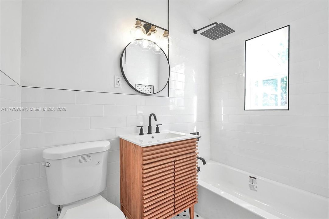 最近售出: $1,400,000 (3 贝兹, 2 浴室, 1313 平方英尺)