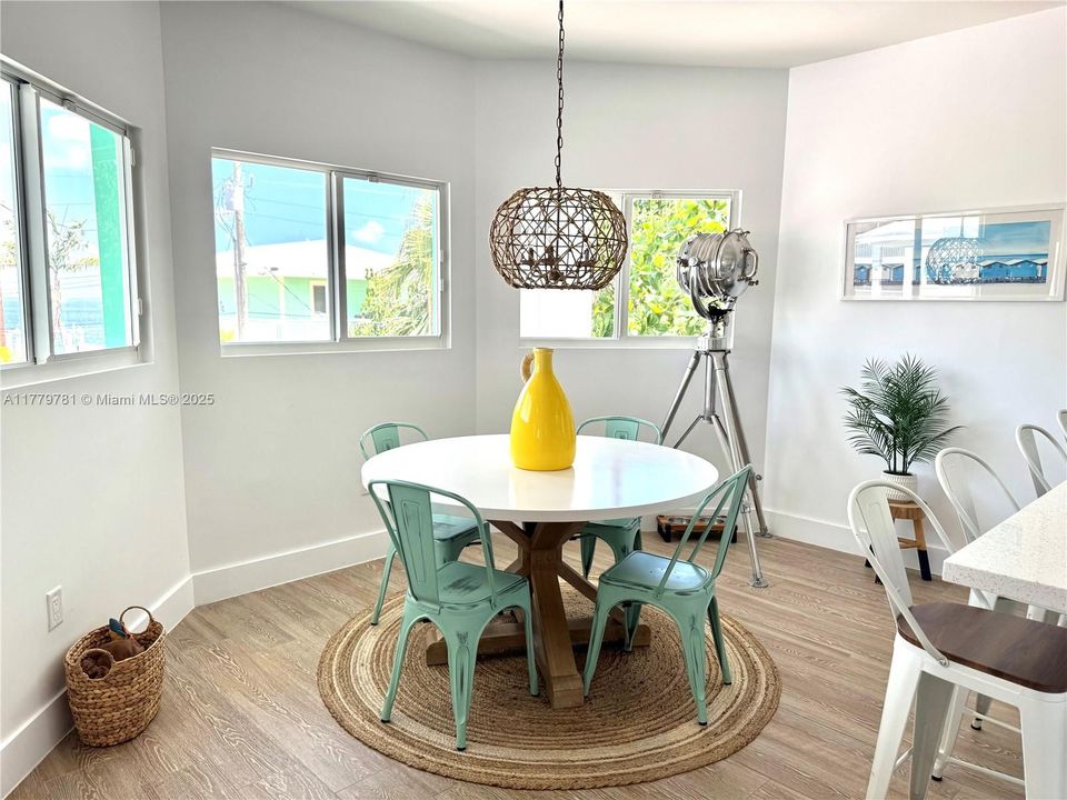 最近租的: $5,000 (3 贝兹, 2 浴室, 1504 平方英尺)