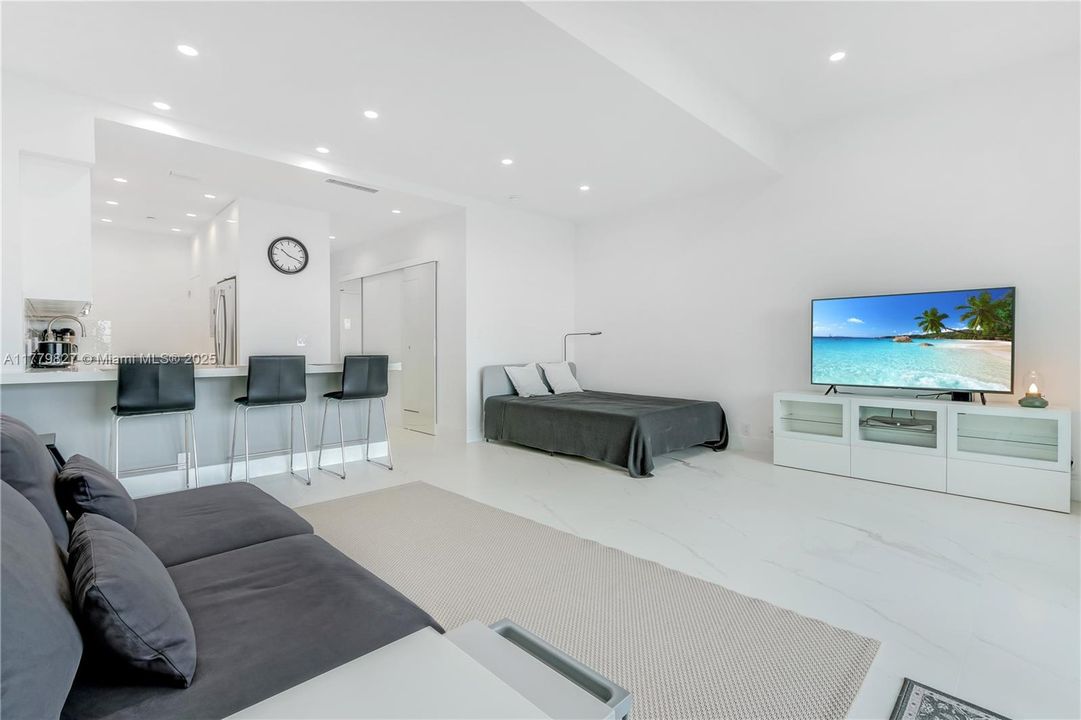 Recently Sold: $349,000 (0 beds, 1 baths, 543 Square Feet)