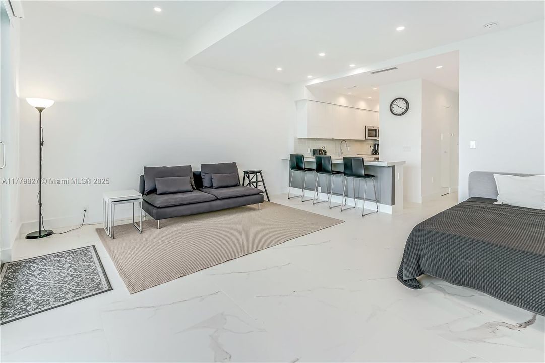 Recently Sold: $349,000 (0 beds, 1 baths, 543 Square Feet)