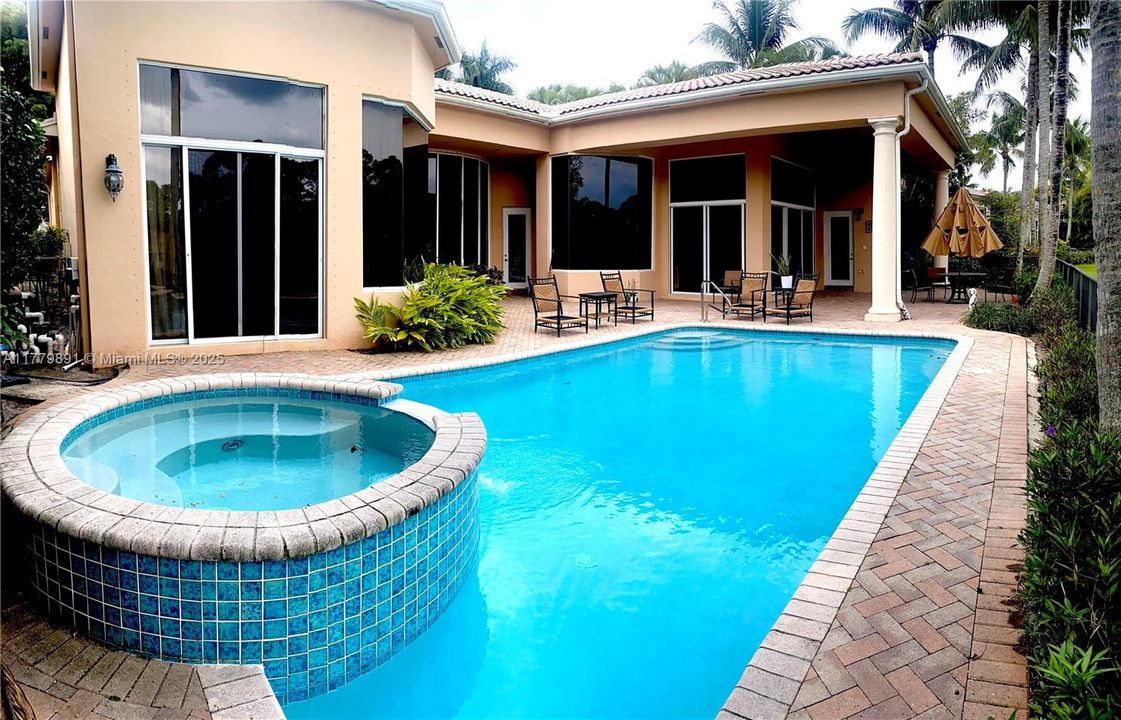 En Venta: $3,335,000 (3 camas, 3 baños, 3819 Pies cuadrados)