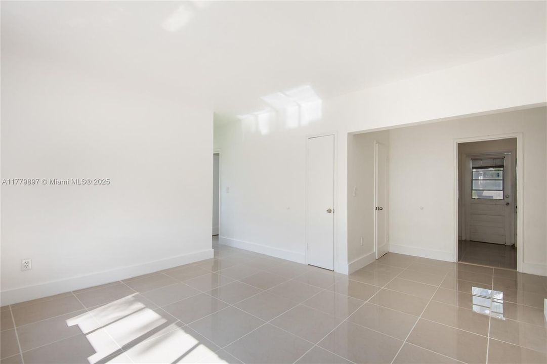 Active With Contract: $165,000 (1 beds, 1 baths, 578 Square Feet)