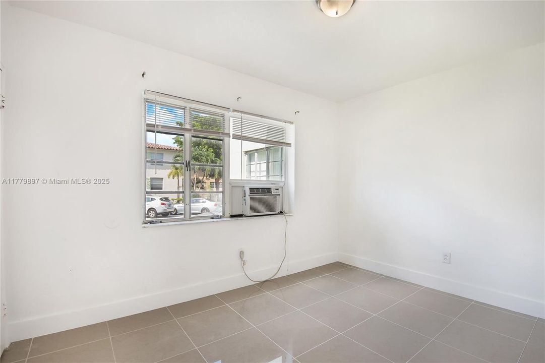 Active With Contract: $165,000 (1 beds, 1 baths, 578 Square Feet)