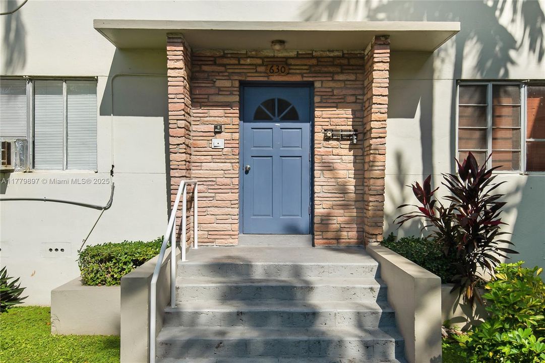 Active With Contract: $165,000 (1 beds, 1 baths, 578 Square Feet)