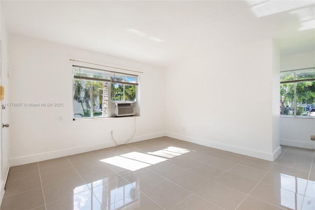 Active With Contract: $165,000 (1 beds, 1 baths, 578 Square Feet)