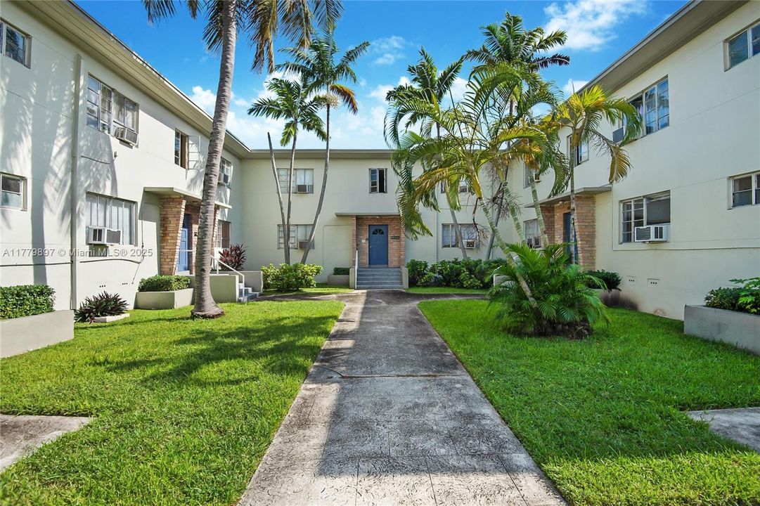 Active With Contract: $165,000 (1 beds, 1 baths, 578 Square Feet)