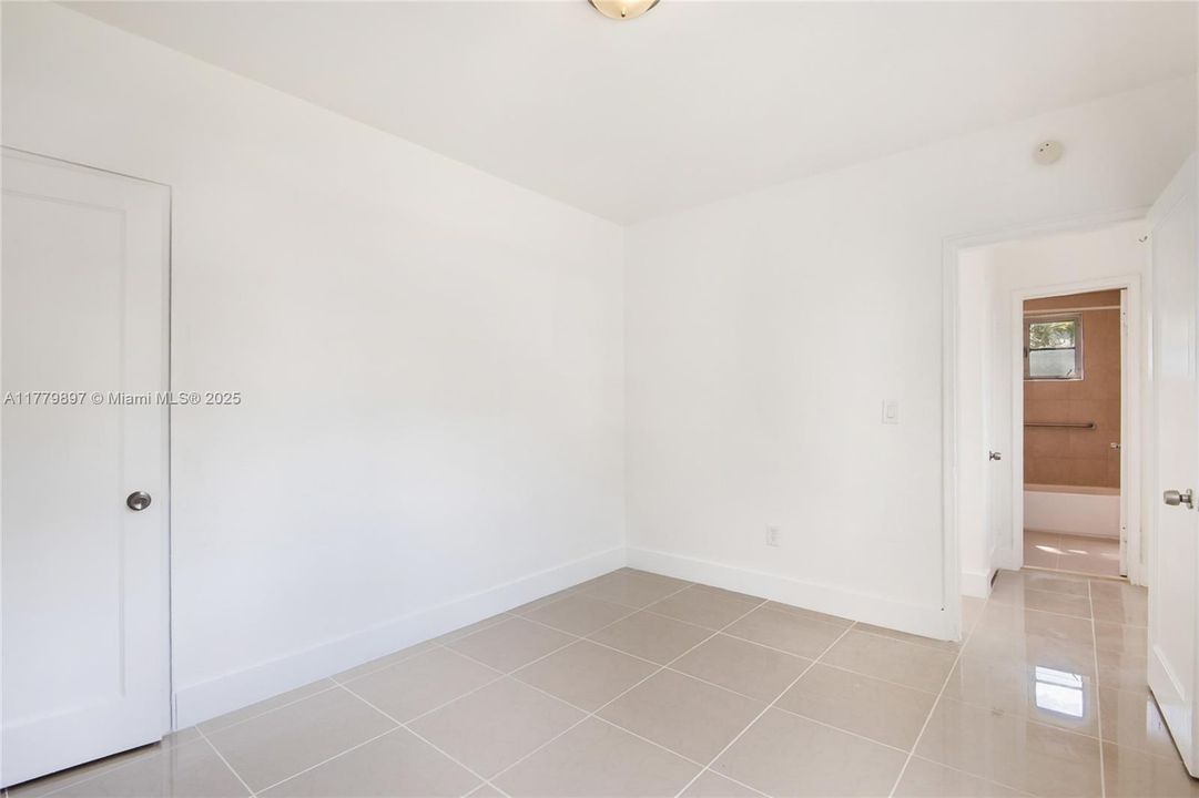 Active With Contract: $165,000 (1 beds, 1 baths, 578 Square Feet)