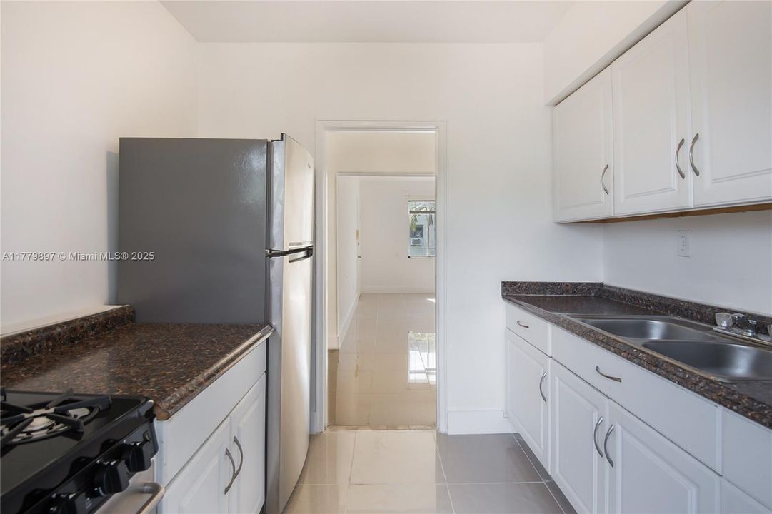 Active With Contract: $165,000 (1 beds, 1 baths, 578 Square Feet)