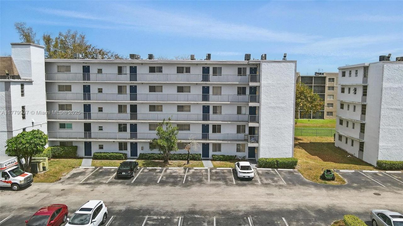 На продажу: $289,000 (2 спален, 2 ванн, 832 Квадратных фут)