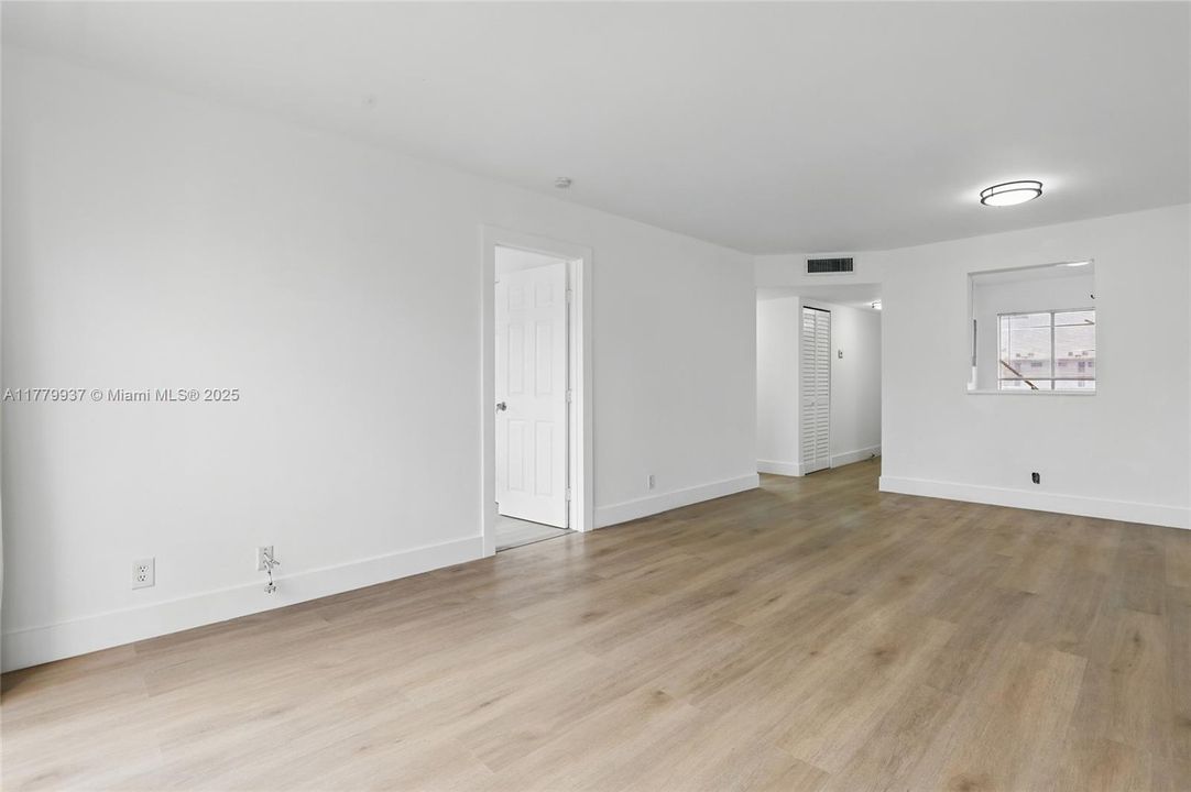 На продажу: $289,000 (2 спален, 2 ванн, 832 Квадратных фут)
