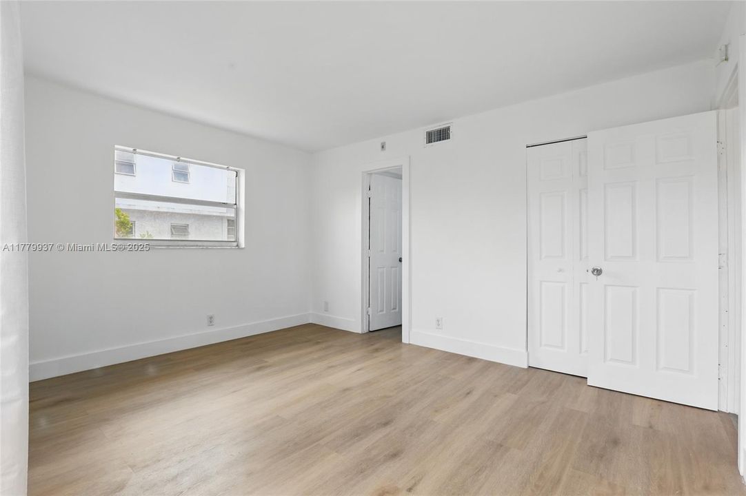 На продажу: $289,000 (2 спален, 2 ванн, 832 Квадратных фут)