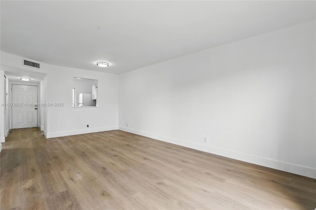 На продажу: $289,000 (2 спален, 2 ванн, 832 Квадратных фут)