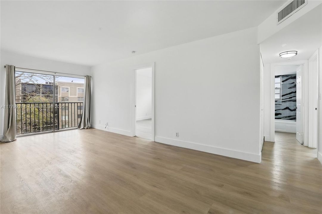 На продажу: $289,000 (2 спален, 2 ванн, 832 Квадратных фут)