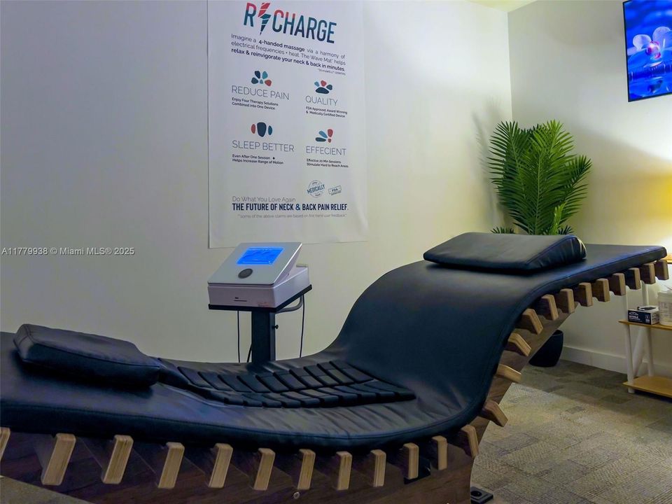 合同活跃: $12,000 (2 贝兹, 2 浴室, 1280 平方英尺)