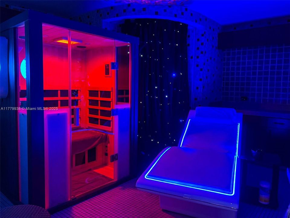 合同活跃: $12,000 (2 贝兹, 2 浴室, 1280 平方英尺)