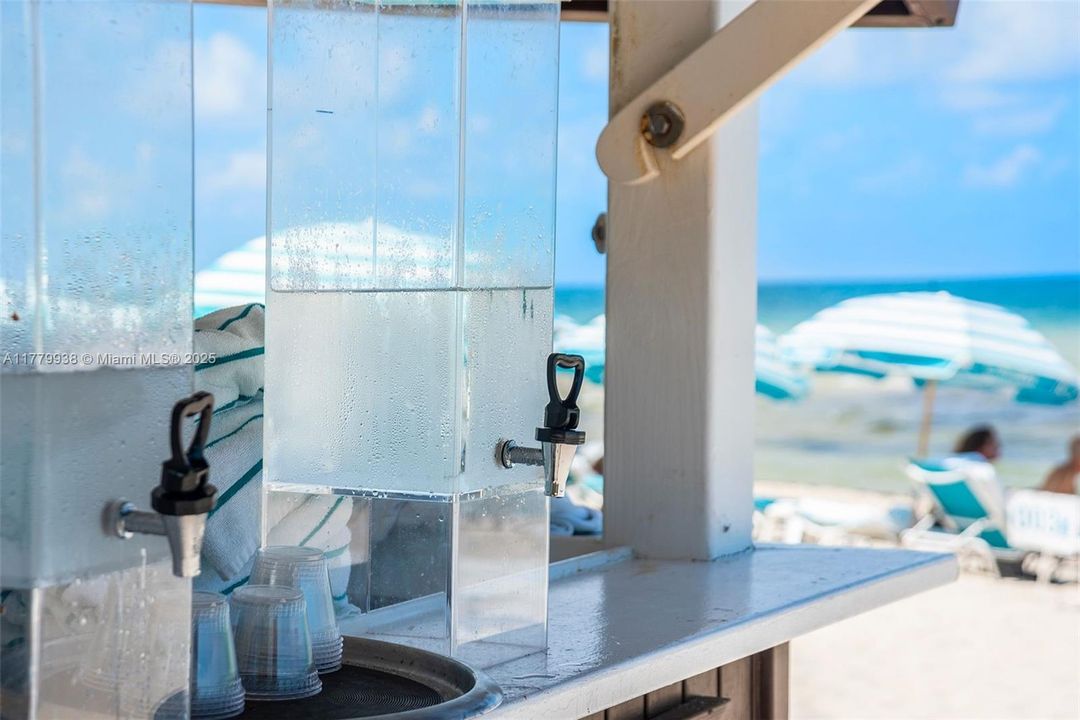 合同活跃: $12,000 (2 贝兹, 2 浴室, 1280 平方英尺)