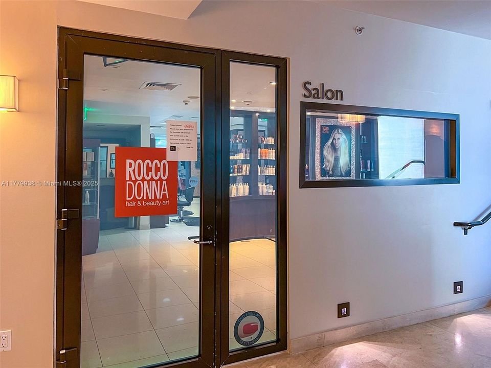 合同活跃: $12,000 (2 贝兹, 2 浴室, 1280 平方英尺)