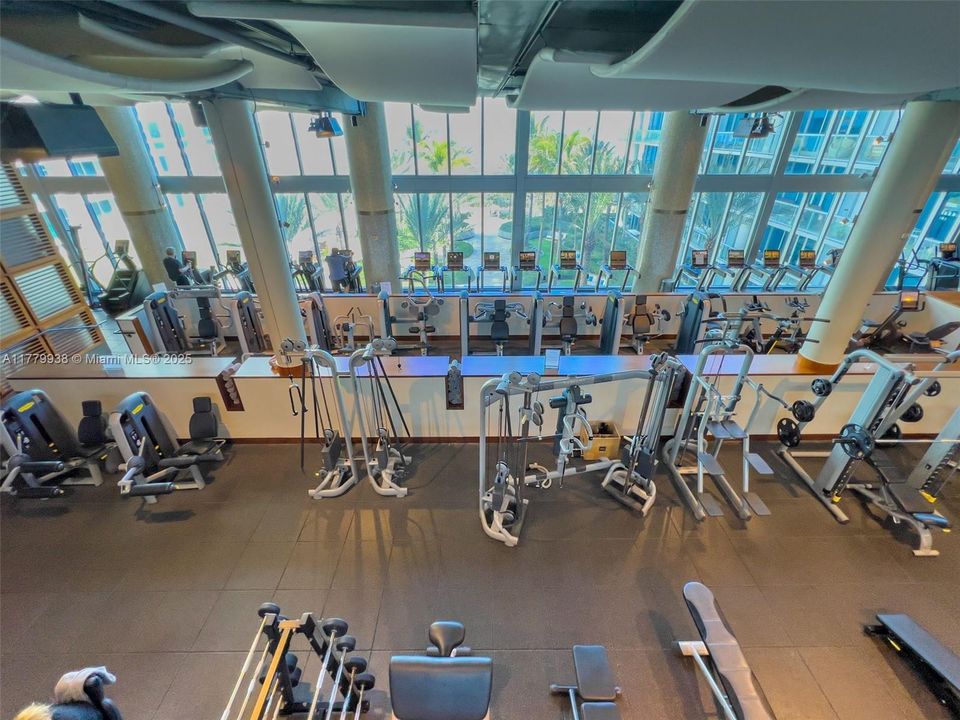 合同活跃: $12,000 (2 贝兹, 2 浴室, 1280 平方英尺)