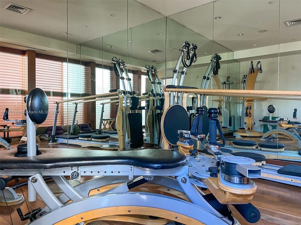 合同活跃: $12,000 (2 贝兹, 2 浴室, 1280 平方英尺)