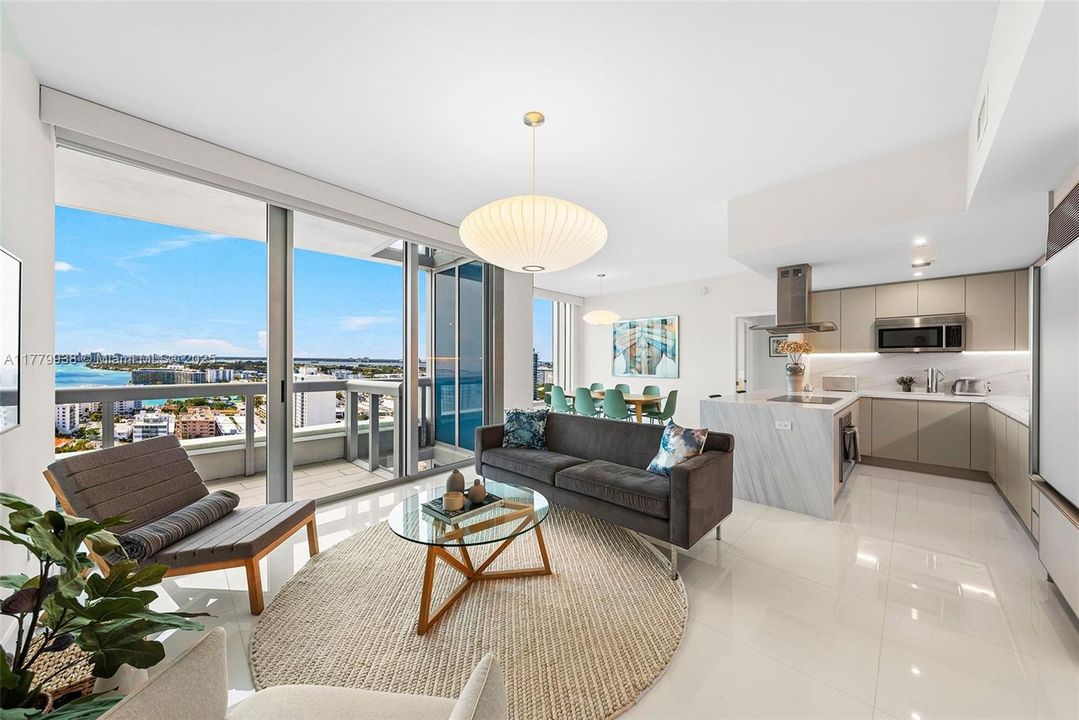 合同活跃: $12,000 (2 贝兹, 2 浴室, 1280 平方英尺)