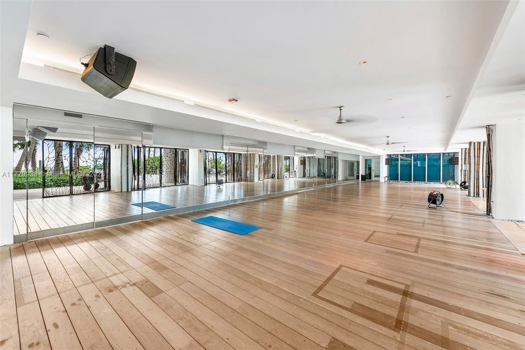 合同活跃: $12,000 (2 贝兹, 2 浴室, 1280 平方英尺)