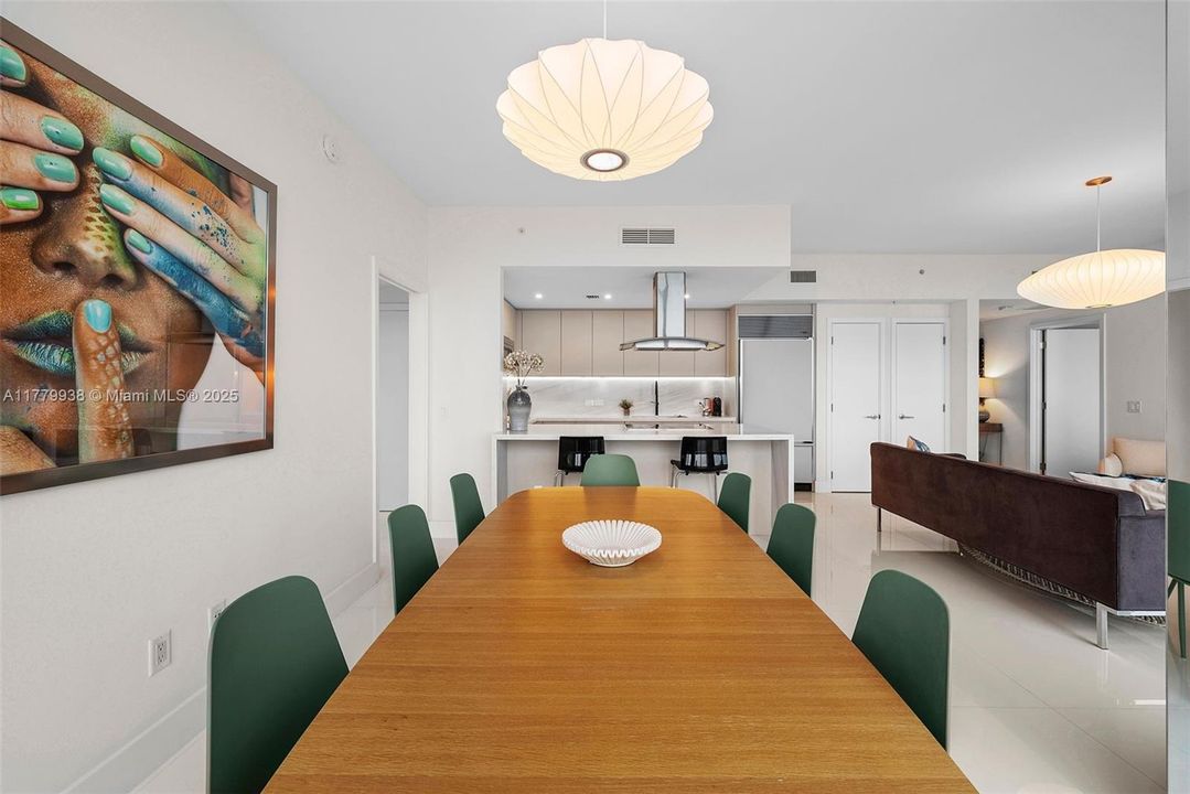 合同活跃: $12,000 (2 贝兹, 2 浴室, 1280 平方英尺)