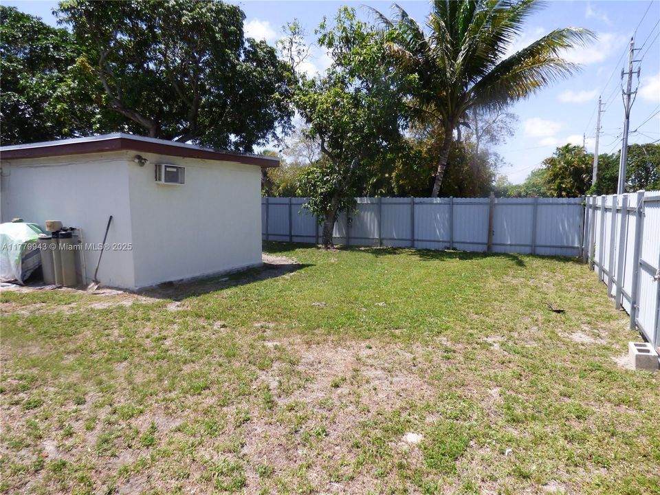 最近售出: $450,000 (3 贝兹, 2 浴室, 1238 平方英尺)