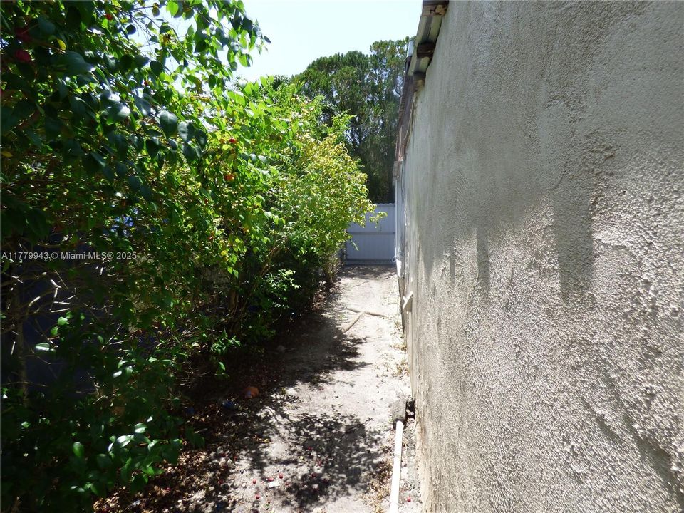 最近售出: $450,000 (3 贝兹, 2 浴室, 1238 平方英尺)