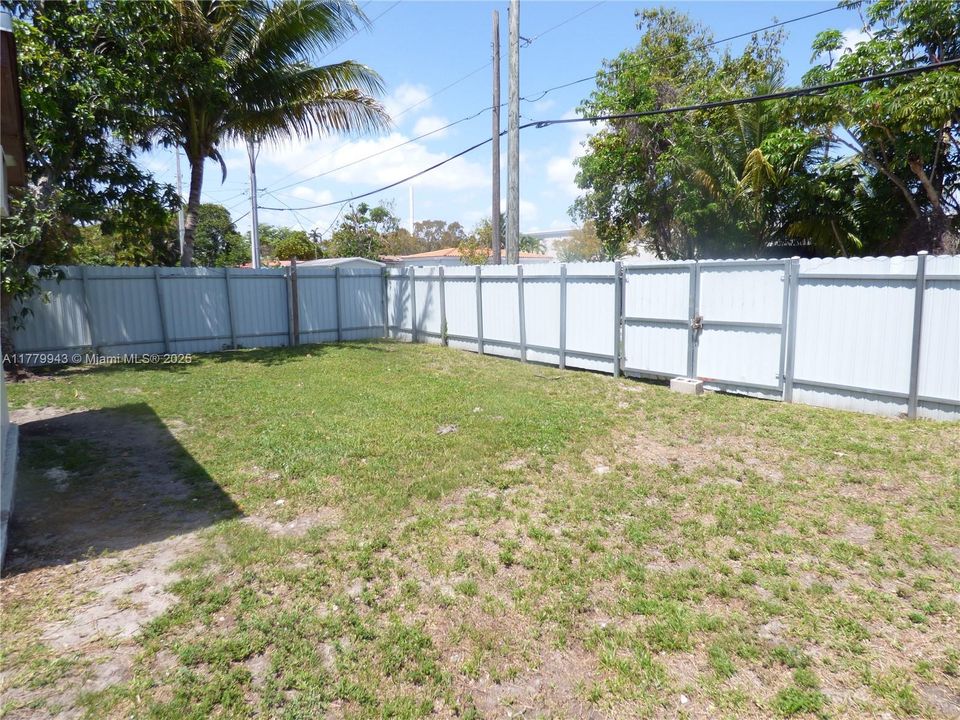 最近售出: $450,000 (3 贝兹, 2 浴室, 1238 平方英尺)