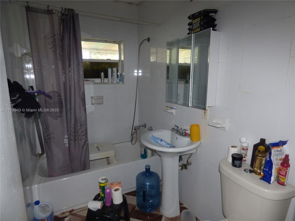 最近售出: $450,000 (3 贝兹, 2 浴室, 1238 平方英尺)