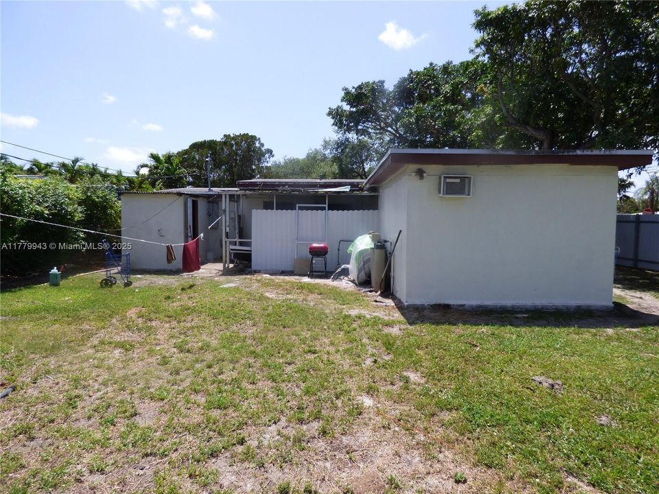 最近售出: $450,000 (3 贝兹, 2 浴室, 1238 平方英尺)