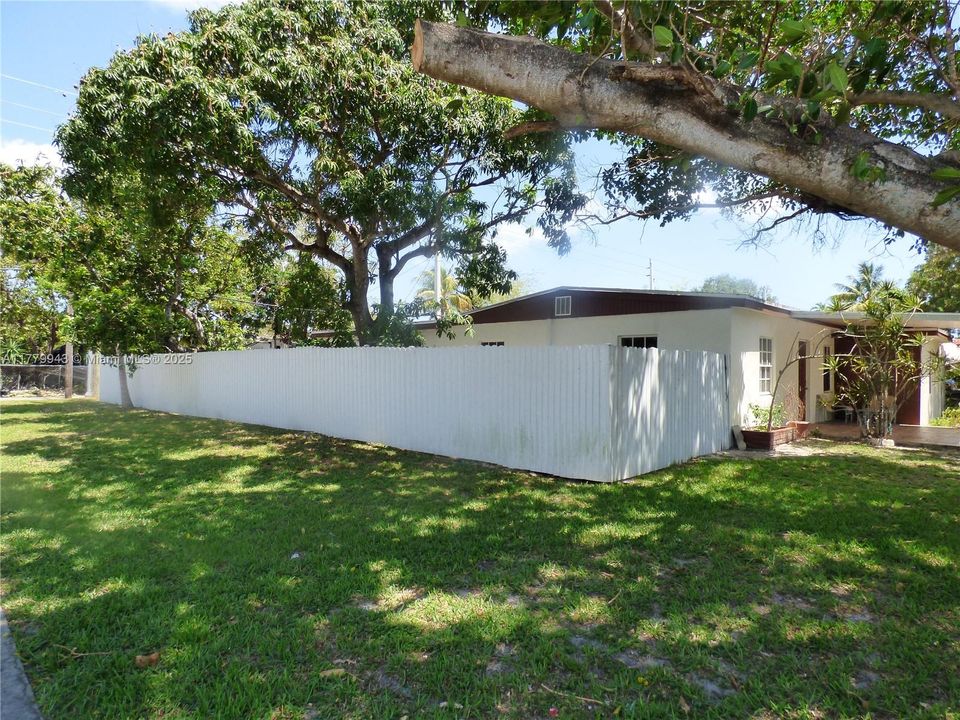 最近售出: $450,000 (3 贝兹, 2 浴室, 1238 平方英尺)