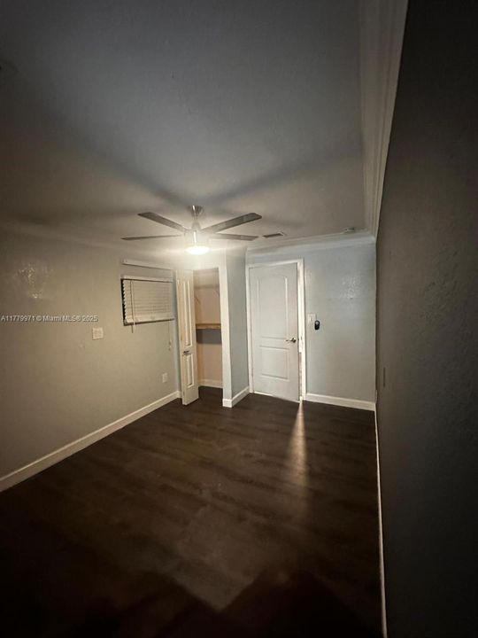 合同活跃: $395,000 (2 贝兹, 1 浴室, 960 平方英尺)