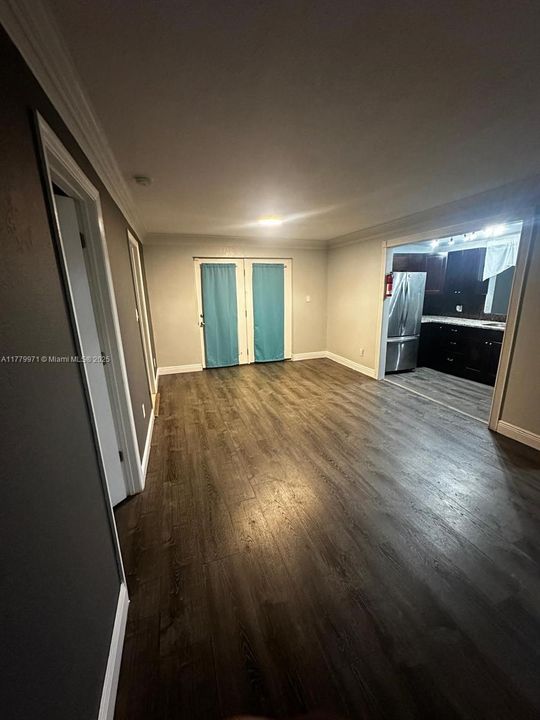 合同活跃: $395,000 (2 贝兹, 1 浴室, 960 平方英尺)