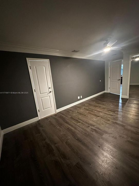 合同活跃: $395,000 (2 贝兹, 1 浴室, 960 平方英尺)