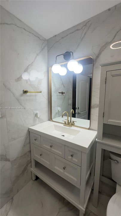 合同活跃: $395,000 (2 贝兹, 1 浴室, 960 平方英尺)