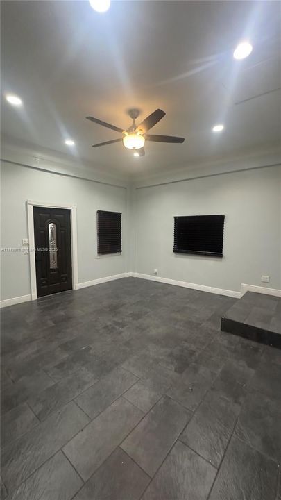 合同活跃: $395,000 (2 贝兹, 1 浴室, 960 平方英尺)