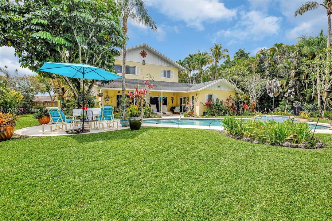 Active With Contract: $810,000 (5 beds, 3 baths, 2414 Square Feet)