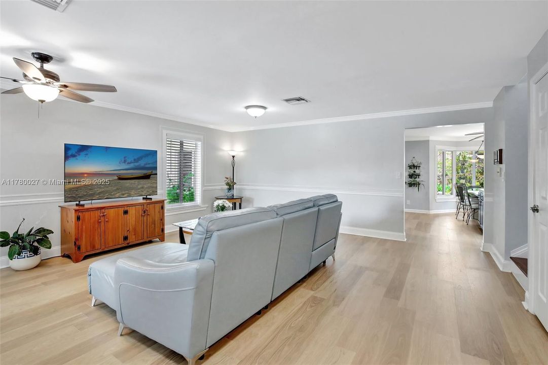 Active With Contract: $810,000 (5 beds, 3 baths, 2414 Square Feet)