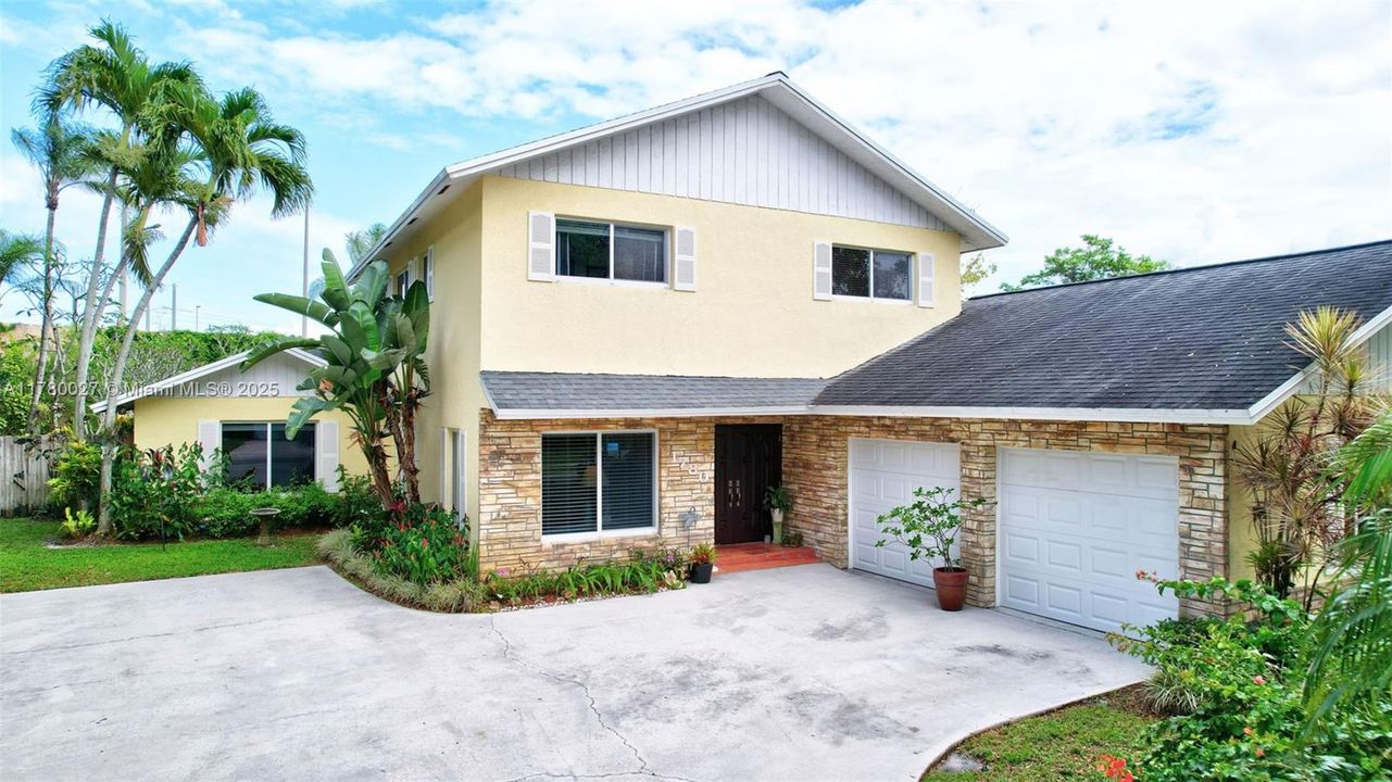 Active With Contract: $810,000 (5 beds, 3 baths, 2414 Square Feet)