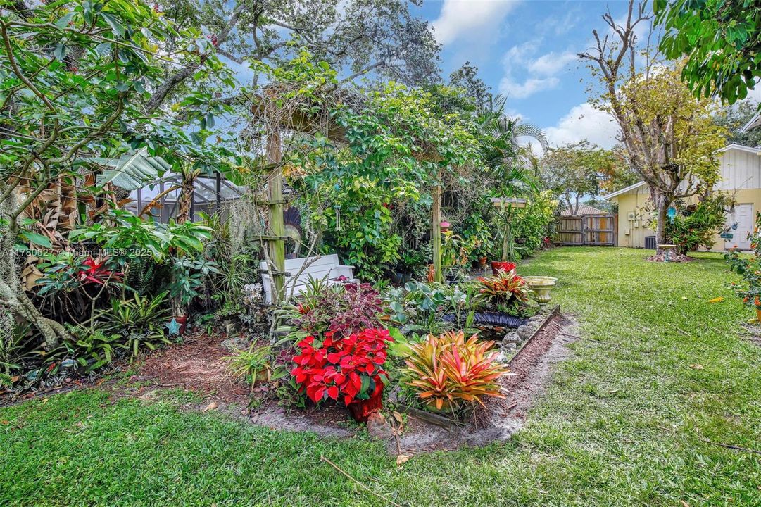 Active With Contract: $810,000 (5 beds, 3 baths, 2414 Square Feet)