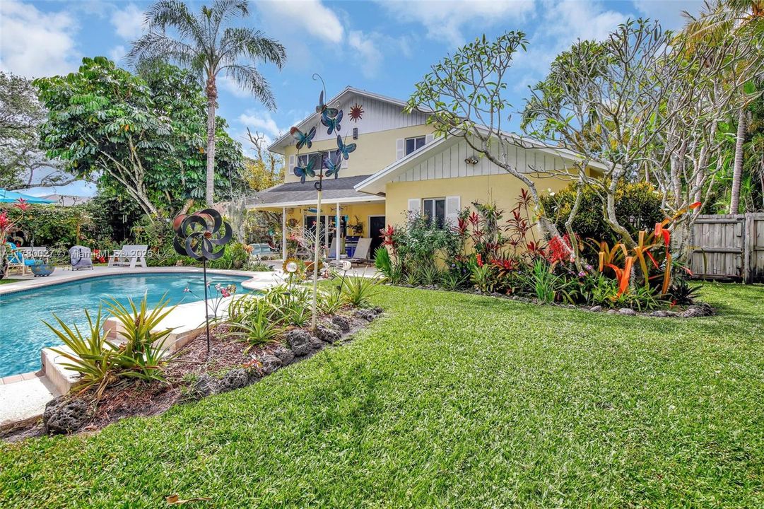 Active With Contract: $810,000 (5 beds, 3 baths, 2414 Square Feet)