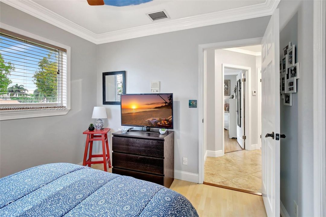 Active With Contract: $810,000 (5 beds, 3 baths, 2414 Square Feet)