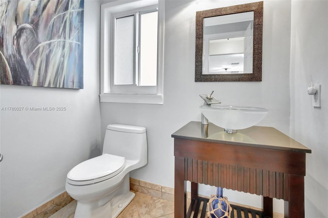 Active With Contract: $810,000 (5 beds, 3 baths, 2414 Square Feet)