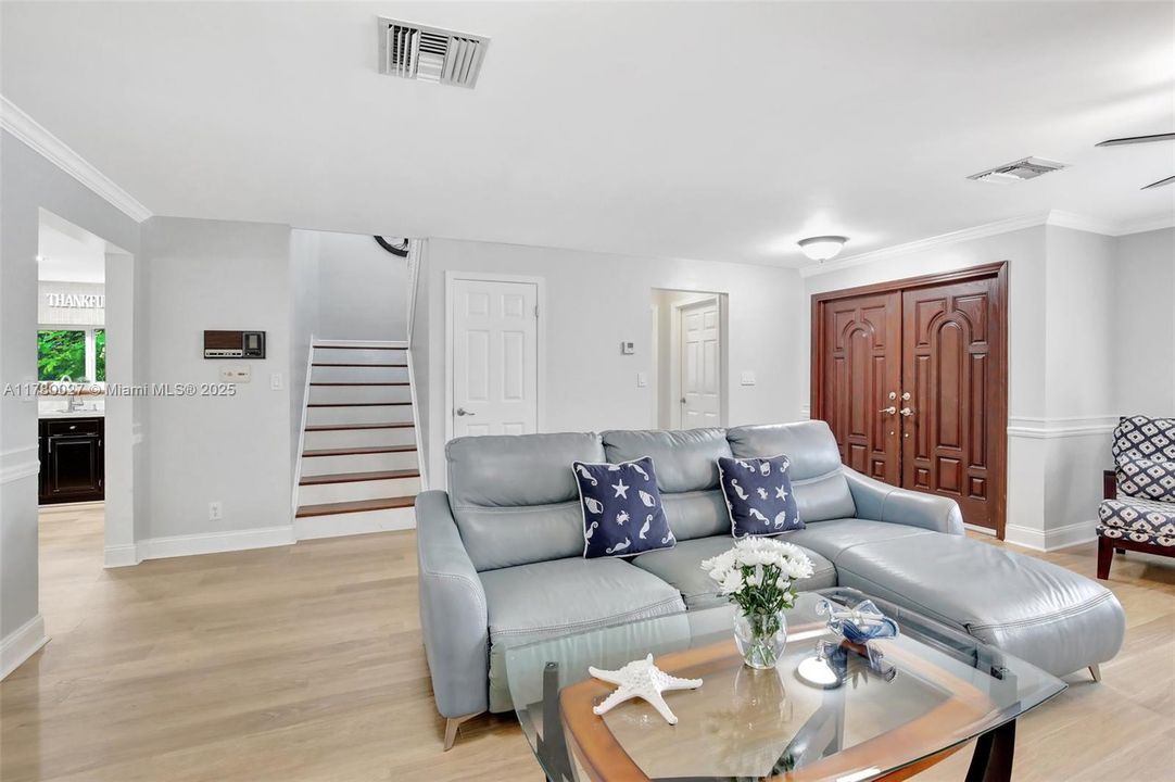 Active With Contract: $810,000 (5 beds, 3 baths, 2414 Square Feet)